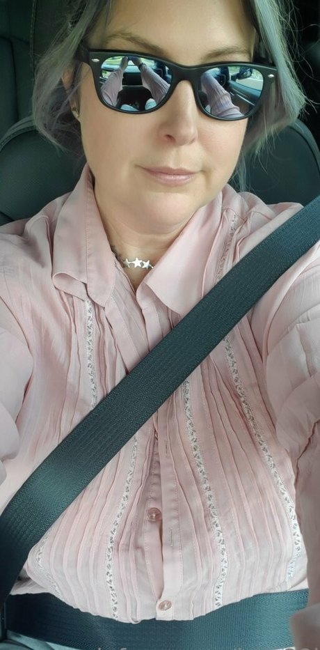 大きな乳首OnlyFans アートヌード 画像