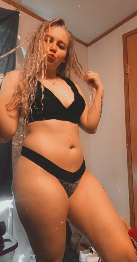 アーミーガールズオンリーファン セクシーヌード 写真