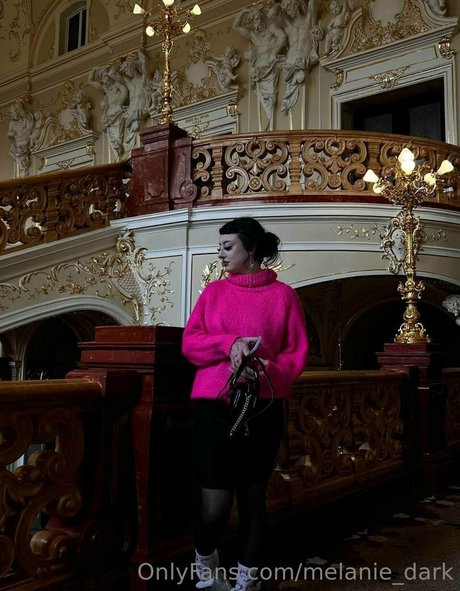 melanie dark ポルノモデル 画像