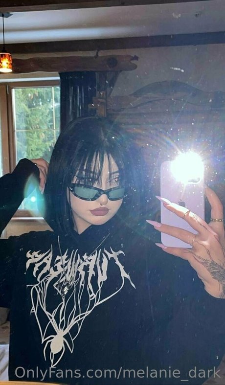 melanie dark セクシーなポルノスター 画像