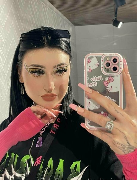 melanie dark top profile image