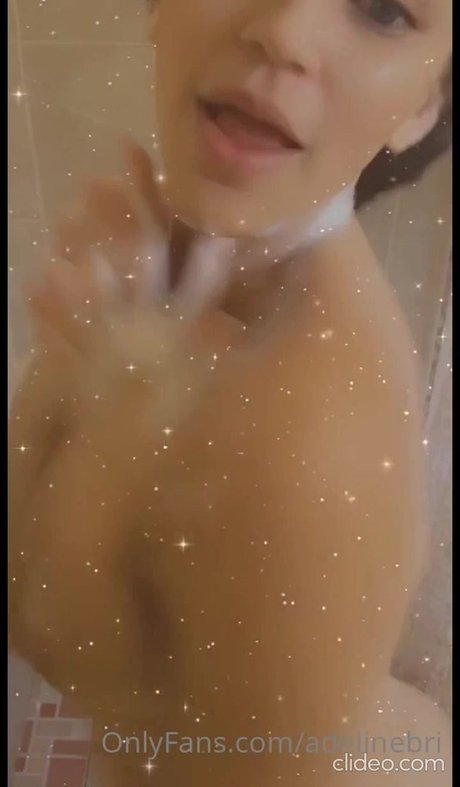 Adelinebri 美しいモデル 写真