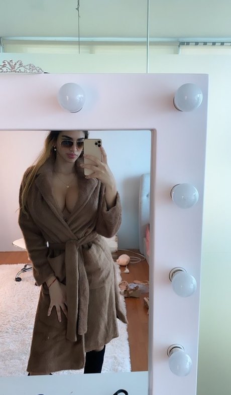 Adelinebri HDスター 写真