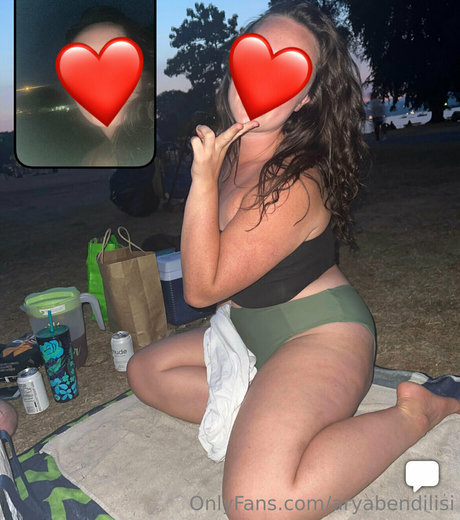 aryabendilisi エロティックなモデル 写真