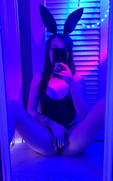 曲線美のティーンズOnlyFans アートヌード 画像