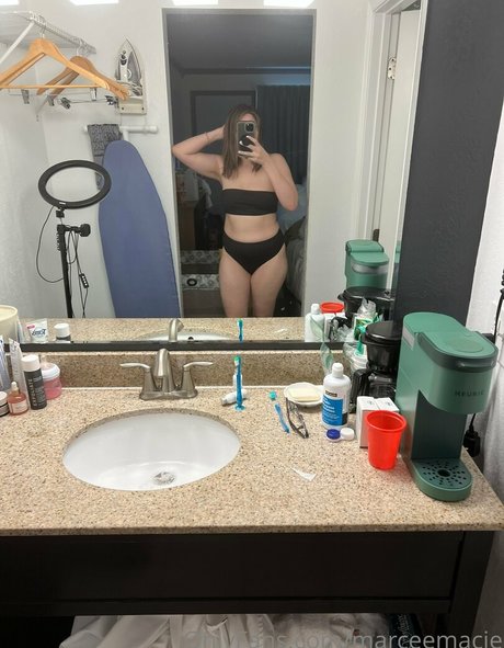 18歳のOnlyFans エロチック 写真