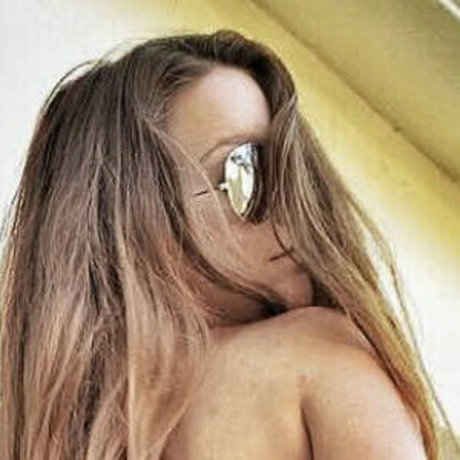 公共の場での猫のOnlyFans 無料セクシー ギャラリー