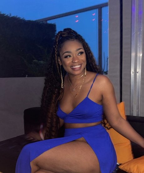 DefinedByKy アート女優 写真