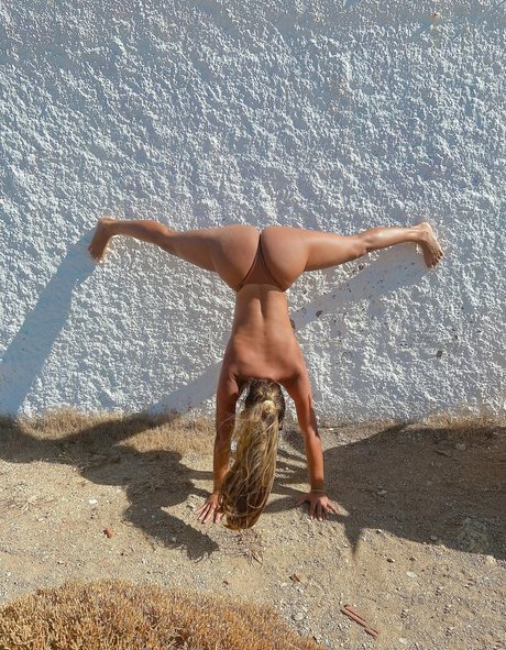 Abroadwithmila top profile image