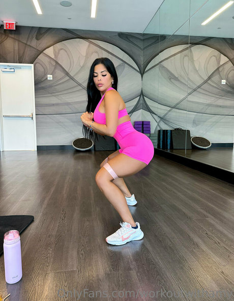 フィットネス熟女OnlyFans セクシー ギャラリー