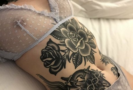 公共の場での猫のOnlyFans 無料セクシー ギャラリー