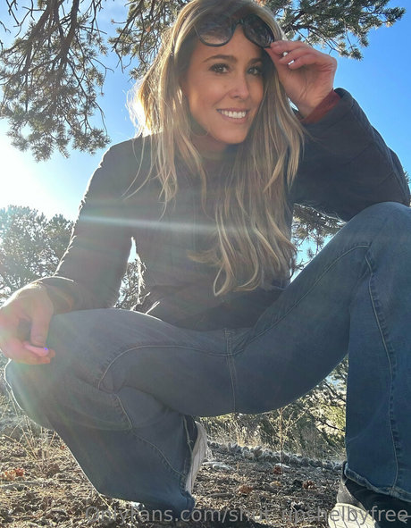 shut upshelbyfree アートモデル ギャラリー