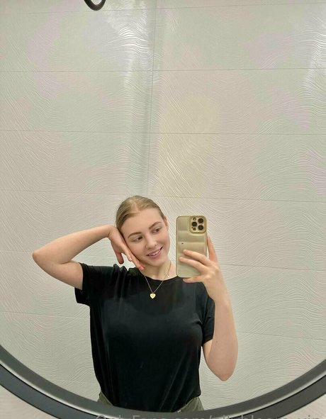 かわいい赤毛のOnlyFans セクシーヌード ギャラリー