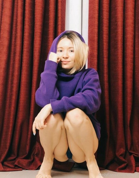 Ellcrys ポルノスター 写真