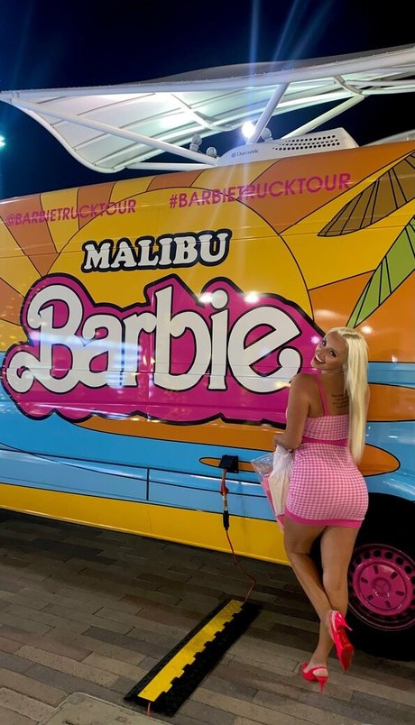 itshollyday 裸のスター 写真