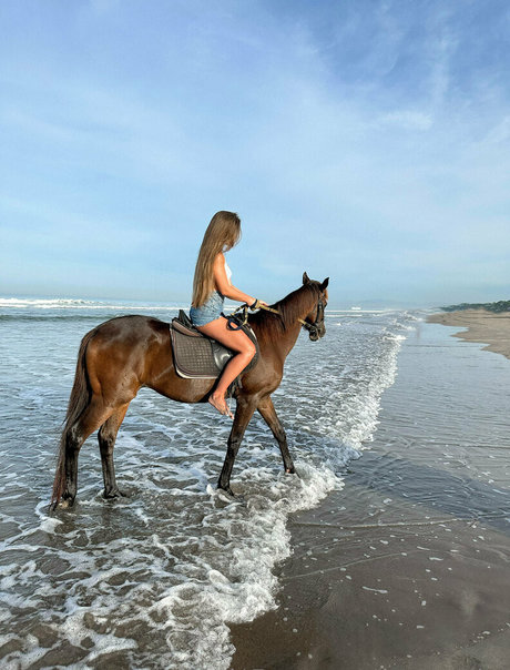 美しいロシアのOnlyFans アートxxx 写真