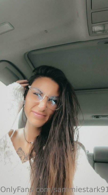 小人エボニーOnlyFans 裸 画像