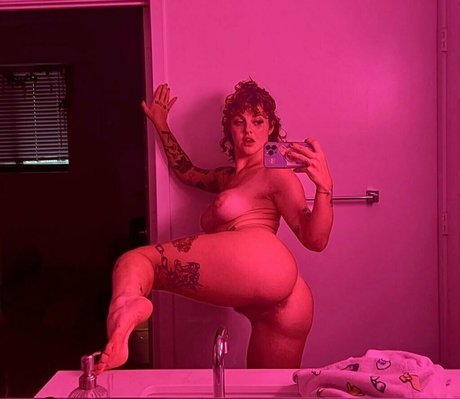 興奮した熟女OnlyFans ポルノ 写真