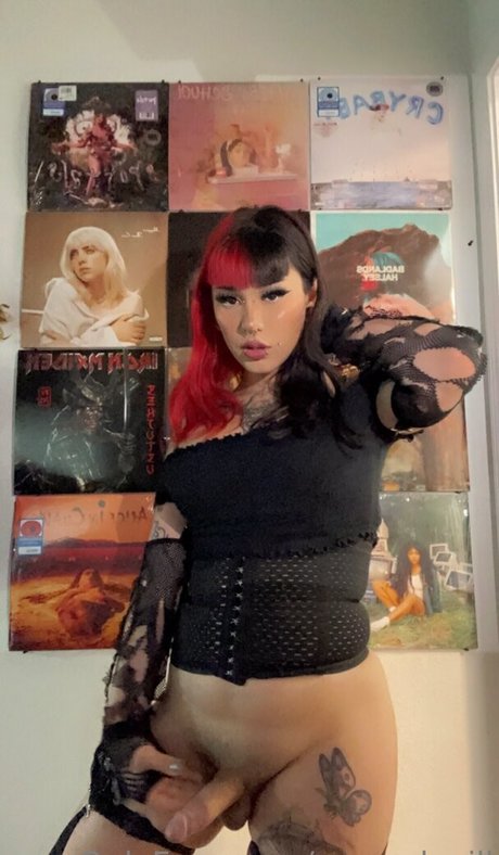 公共の場での猫のOnlyFans 美しいヌード 画像