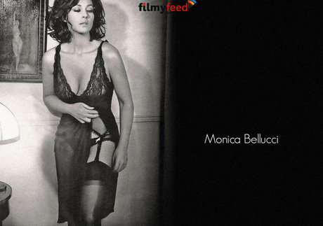 Monica Bellucci ヌードスター 写真