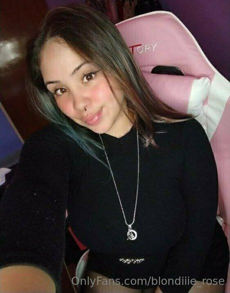 blondiiie rose XXXモデル 写真