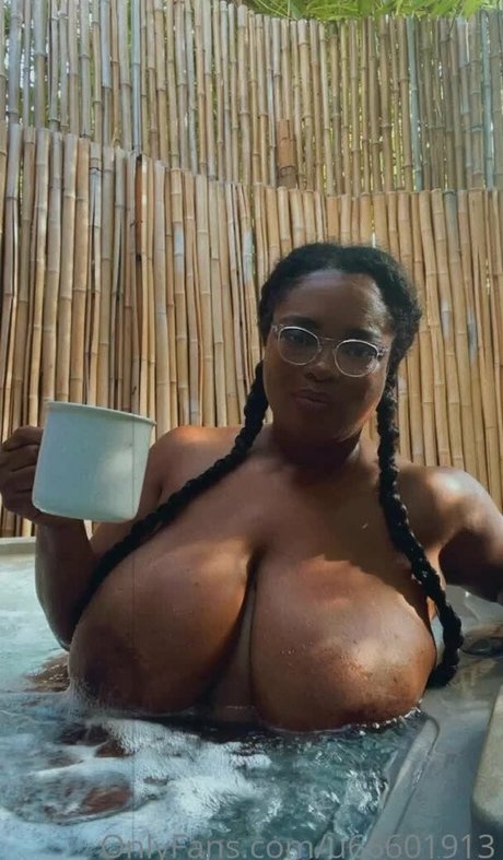 曲線美の熟女OnlyFans 無料ポルノ 画像