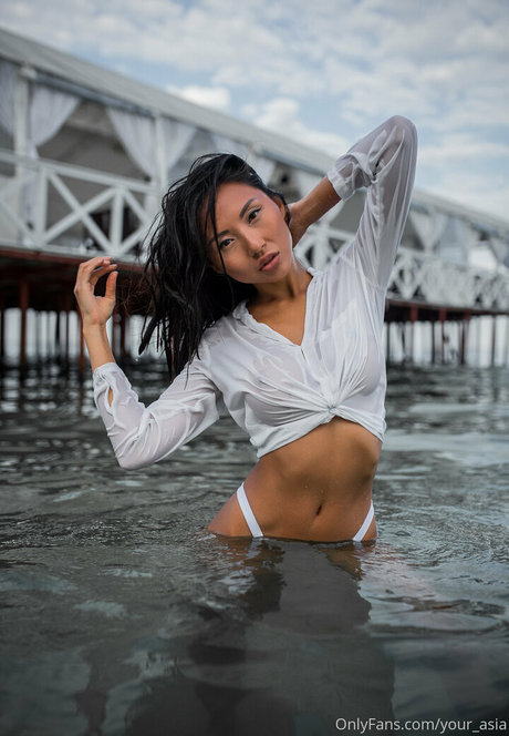 金髪ストリップOnlyFans 無料セクシー 写真