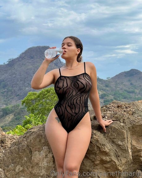 yanethmarin 裸のスター 写真