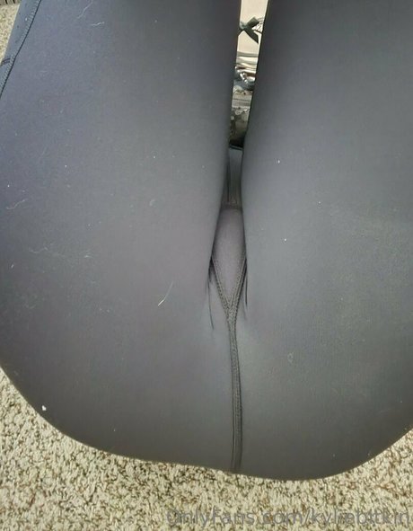 フィンドムオンリーファンズ ホットセクシー 写真