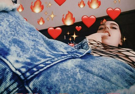 ぽっちゃりエモOnlyFans ホットヌード 画像