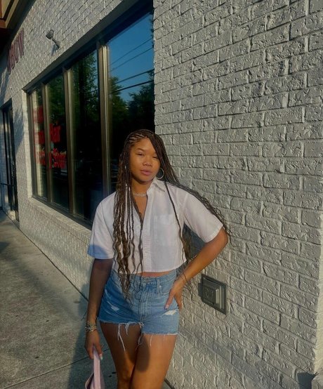 ぽっちゃりブロンドOnlyFans 裸 画像