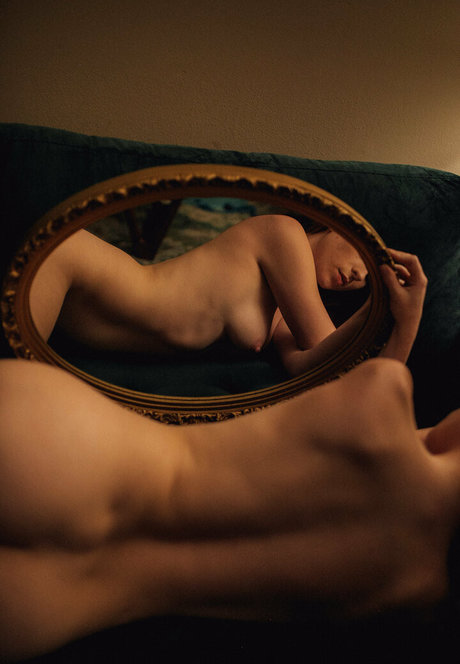 Astridadventures ヌードスター 写真