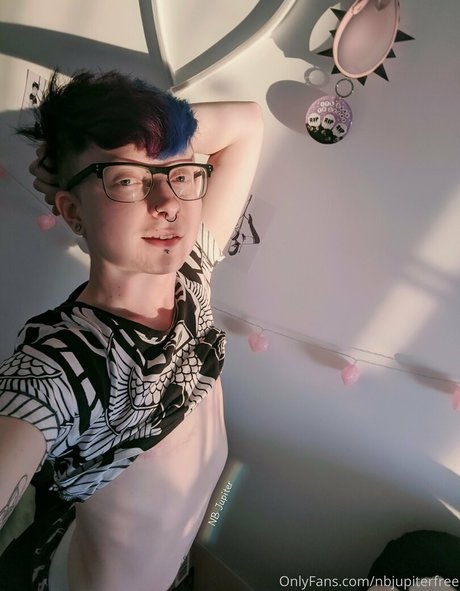 enbyjupiterfree ポルノモデル 写真