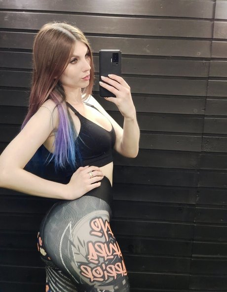 フィンドムオンリーファンズ 無料ポルノ 画像