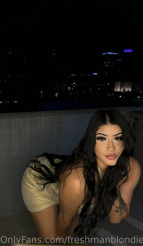 freshmanblondie18 完璧なモデル 写真