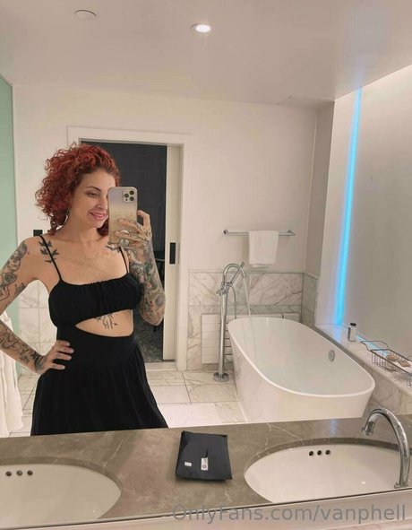 vanphell ヌード女優 写真