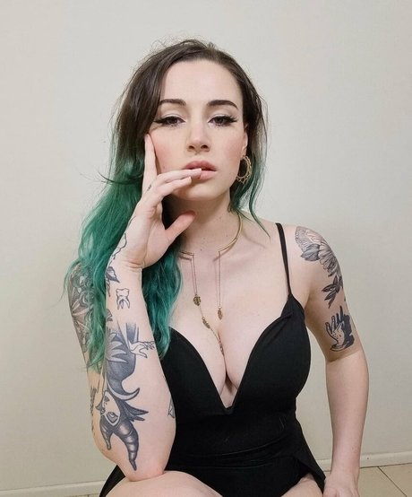 itskaylaerin top profile image