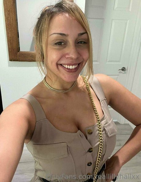 Lilly Hall ヌードのポルノスター ギャラリー