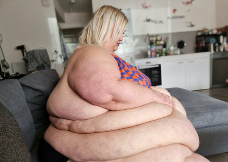 doughbellygirl ヌード女優 写真