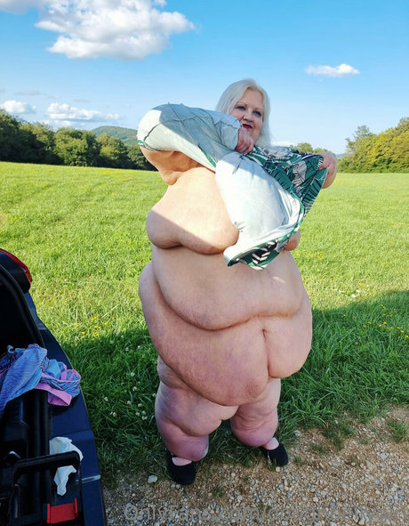 doughbellygirl セクシー女優 画像