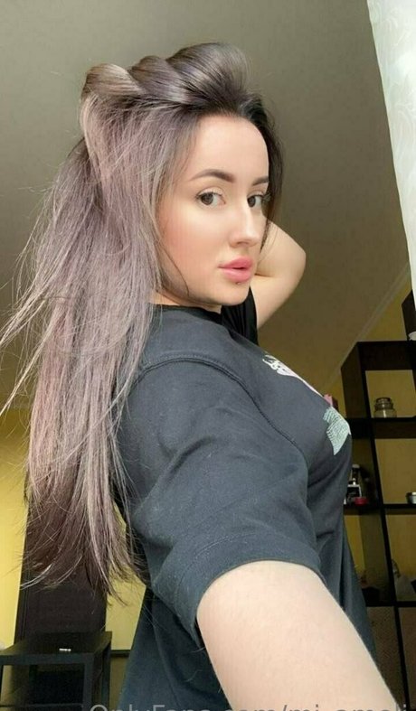 小柄なブロンドの熟女OnlyFans ホットヌード 写真