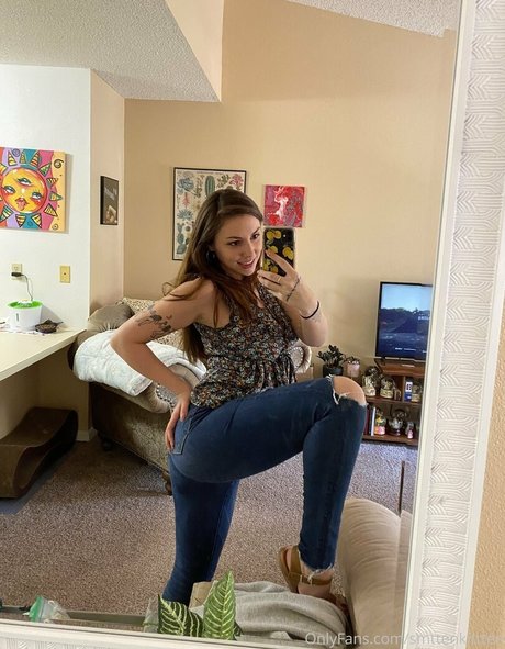 mollymaeve 無料モデル 写真