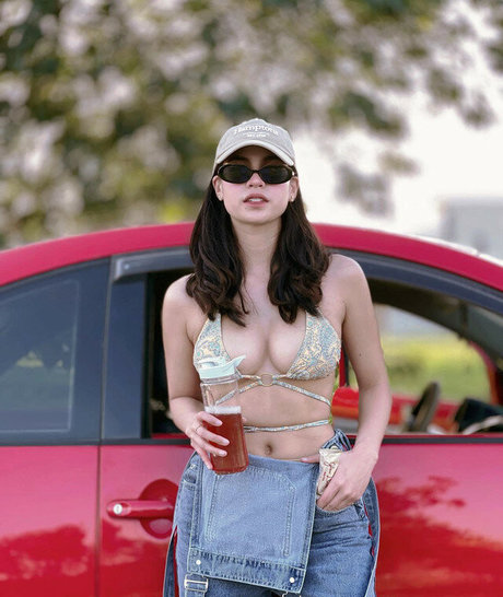 Criselda Alvarez HD女優 写真