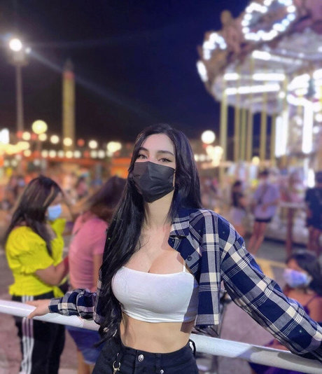 Criselda Alvarez 高品質モデル 画像