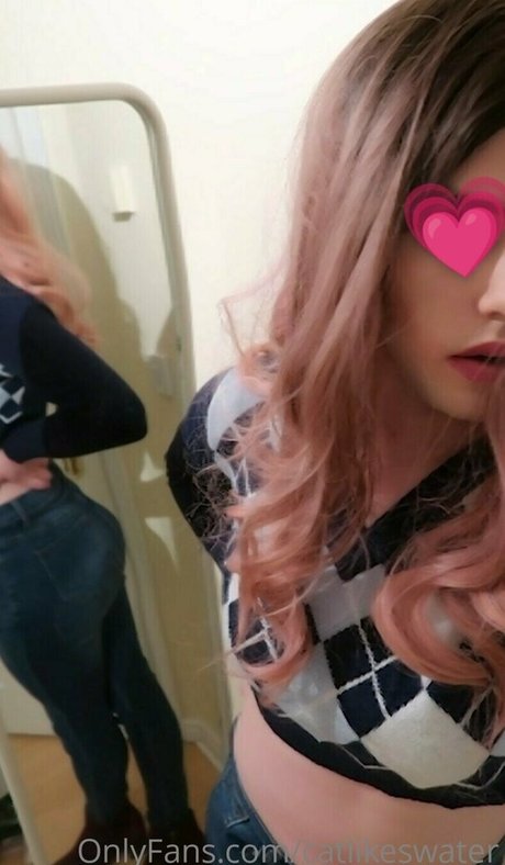 Cat Likes Water セクシー女優 写真