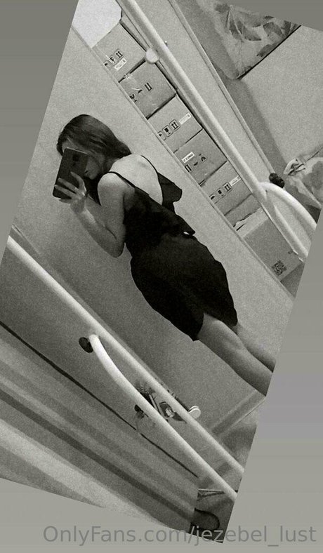 teenybabydolll 美しい女優 写真