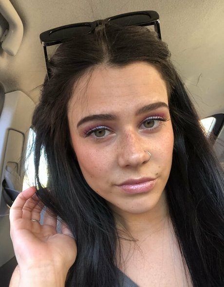 cassidy17 top profile image