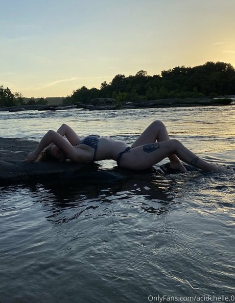 acidchelle 0 セクシーモデル 画像