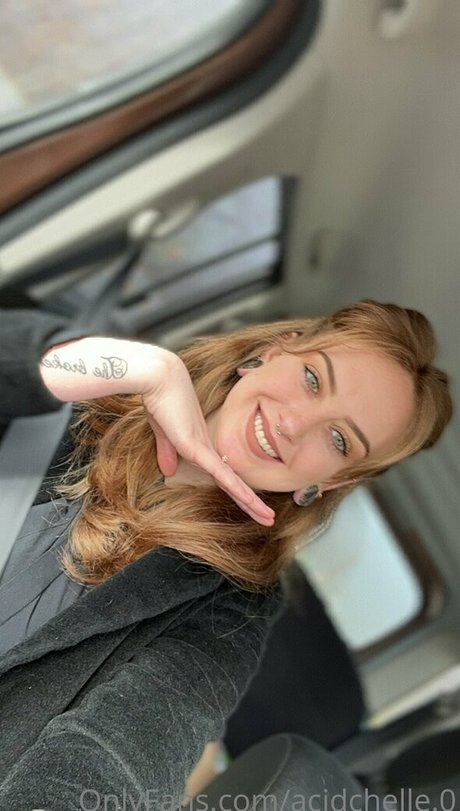 acidchelle 0 アダルトモデル 写真