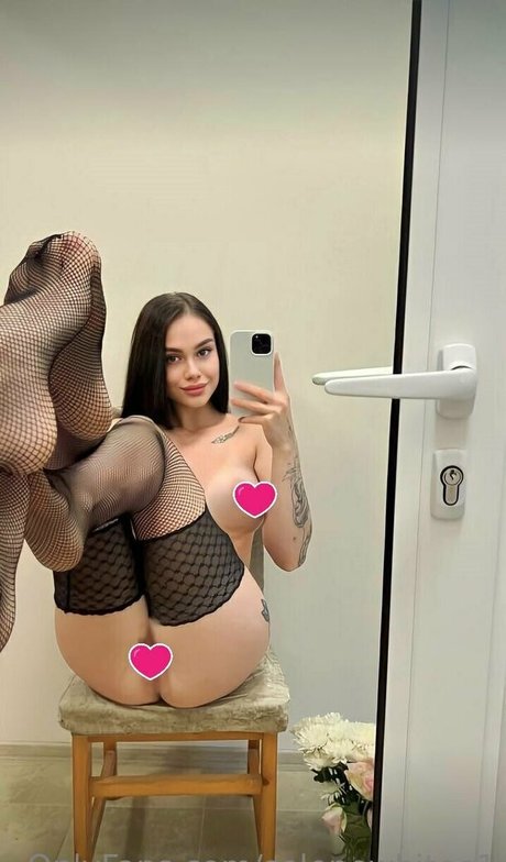 selenewhitee1 profile image